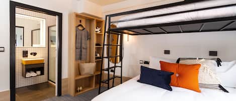 Superior Triple Room | 2 bedrooms, premium bedding, blackout drapes, iron/ironing board