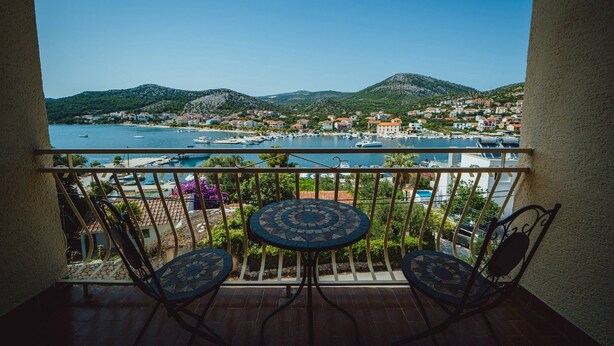 Apartment (Two Bedroom Apartment with Balcony an) | Balkon