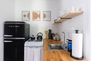 Private kitchen - Charming & Warm Apartment in Great Location! (Murfreesboro)