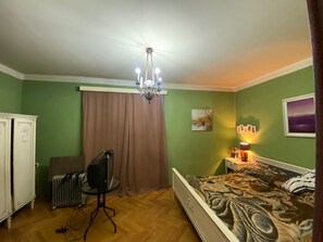 2 Schlafzimmer, Schreibtisch, Bügeleisen/Bügelbrett, kostenloses WLAN