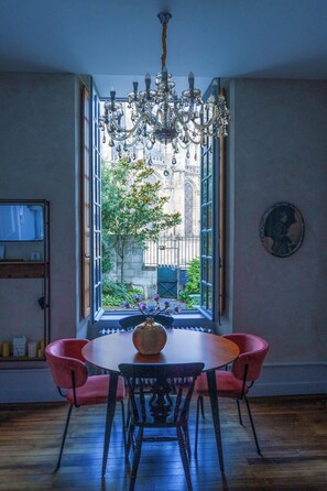 تناول الطعام