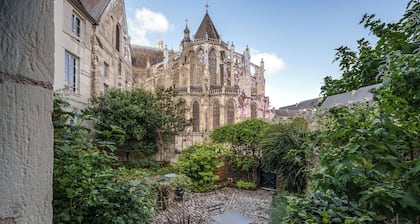 Appartement raffiné vue cathédrale avec jardin