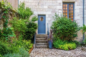 تفاصيل الفندق من الخارج