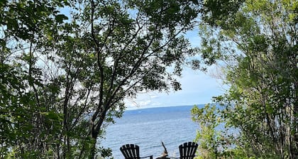 Writer’s Retreat. Secluded Waterfront Bras d’Or Lake, Cape Breton