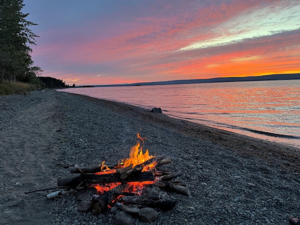 Beach nearby, sun-loungers, beach towels