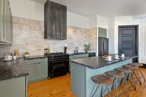 Fridge, microwave, oven, stovetop - Private Heated Pool | 3 Luxury Residences (New Orleans)
