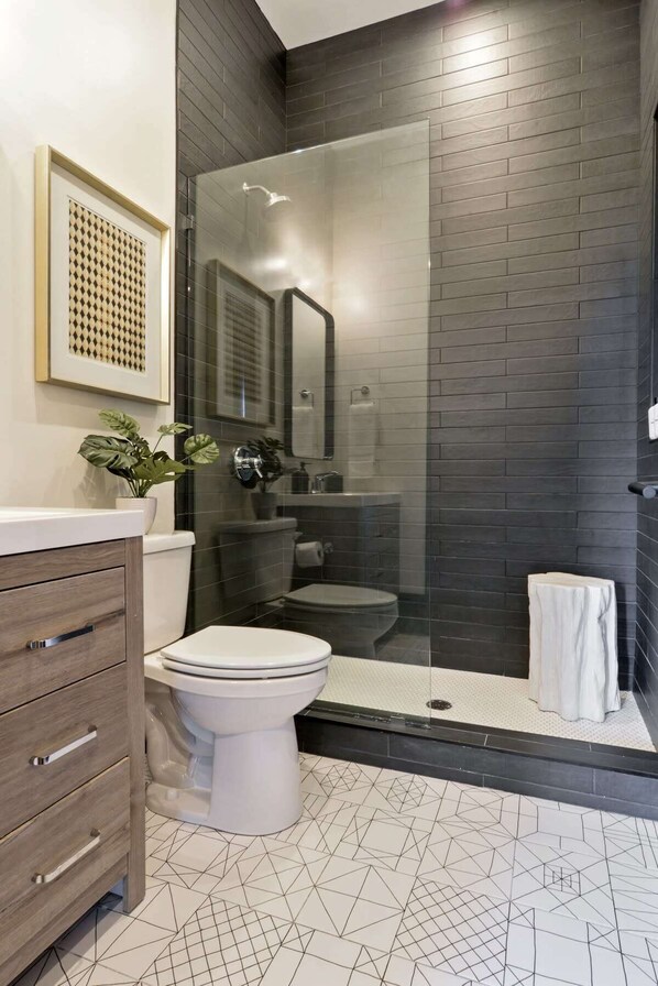 Bathtub, hair dryer, towels, shampoo