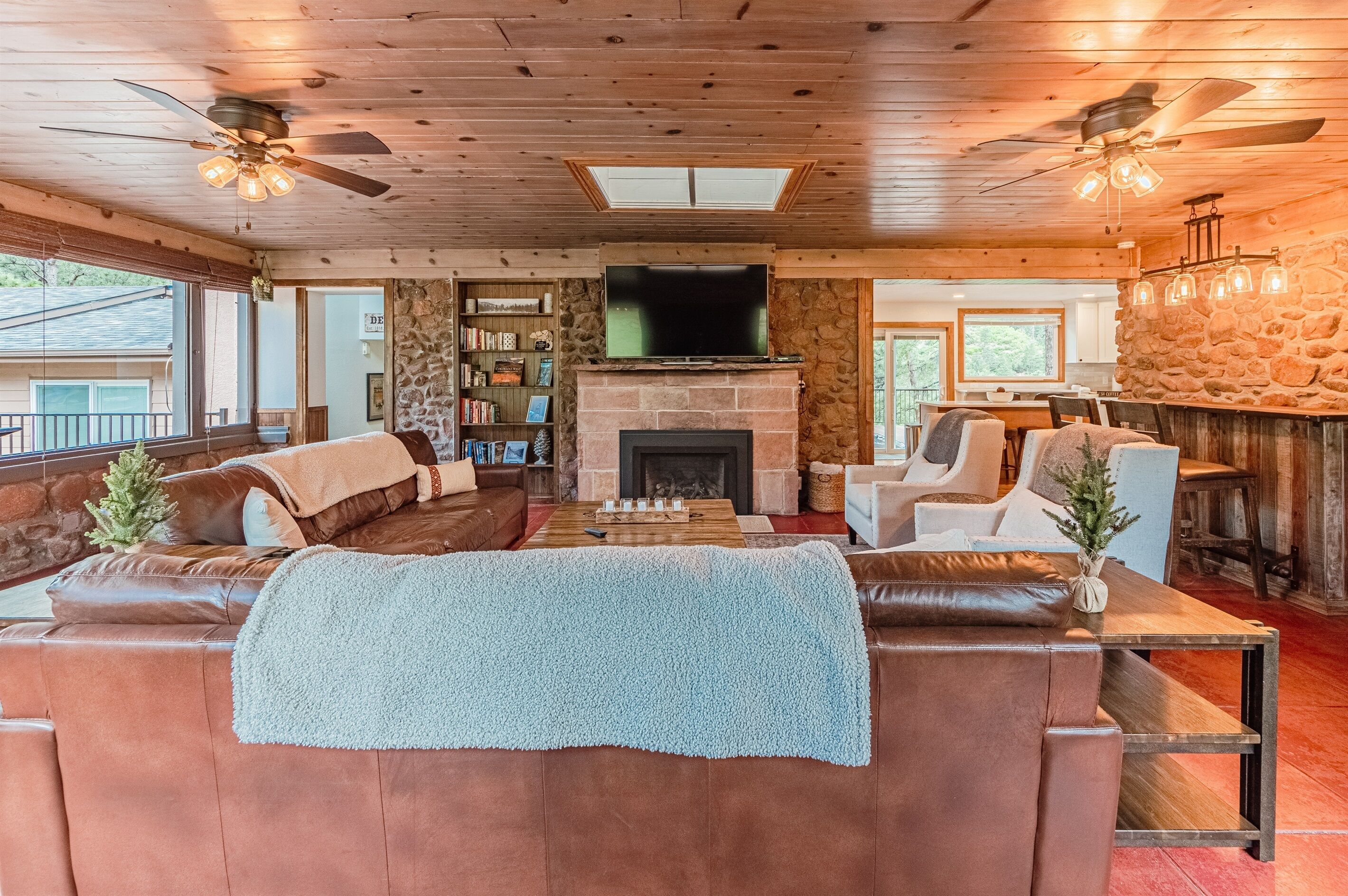 * Hot Tub * MTN Views * Sauna* A/C* 1930s Charmer