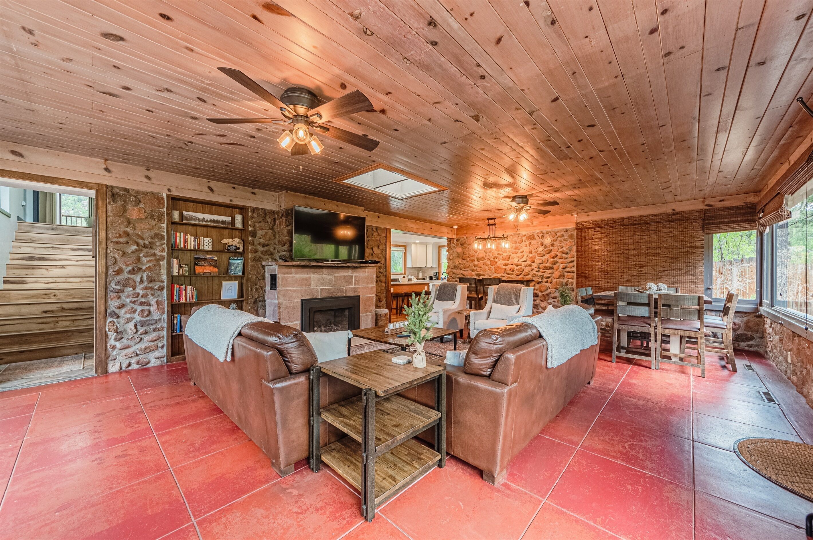 * Hot Tub * MTN Views * Sauna* A/C* 1930s Charmer