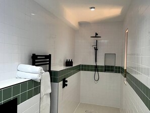 Apartment, 1 King Bed with Sofa bed | Bathroom - Design Led 1 bed in Cosmopolitan Queens Park (London)