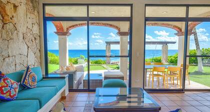 Oceanfront vacation villa with amazing views, AC, and WiFi!