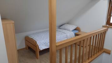 House | 4 bedrooms, free WiFi, bed sheets