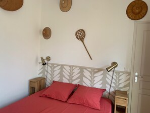 2 quartos, ferros/tábuas de passar roupa, Wi-Fi de cortesia