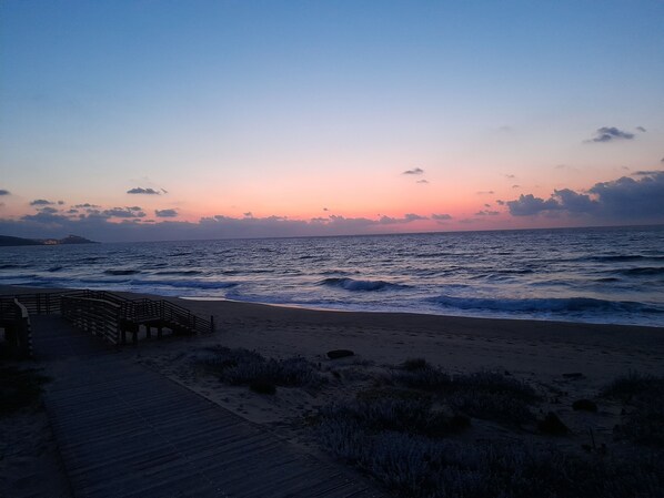 Beach nearby - Casa Kia- Dog Friendly ! excliusive fenced garden in pine forest - sea at 3min. (VALLEDORIA - SS)