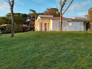 Exterior - Casa Kia- Dog Friendly ! excliusive fenced garden in pine forest - sea at 3min. (VALLEDORIA - SS)