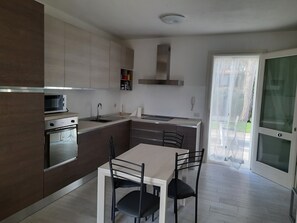 Fridge, microwave, oven, stovetop - Casa Kia- Dog Friendly ! excliusive fenced garden in pine forest - sea at 3min. (VALLEDORIA - SS)