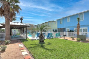 Property grounds - A tropical oasis: Pet Friendly Community Pool Gas and Charcoal Grill (Port Aransas)
