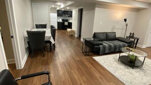 Unclassified image, 4 of 20, button - Mississauga Sweet Basement For Family (Mississauga)
