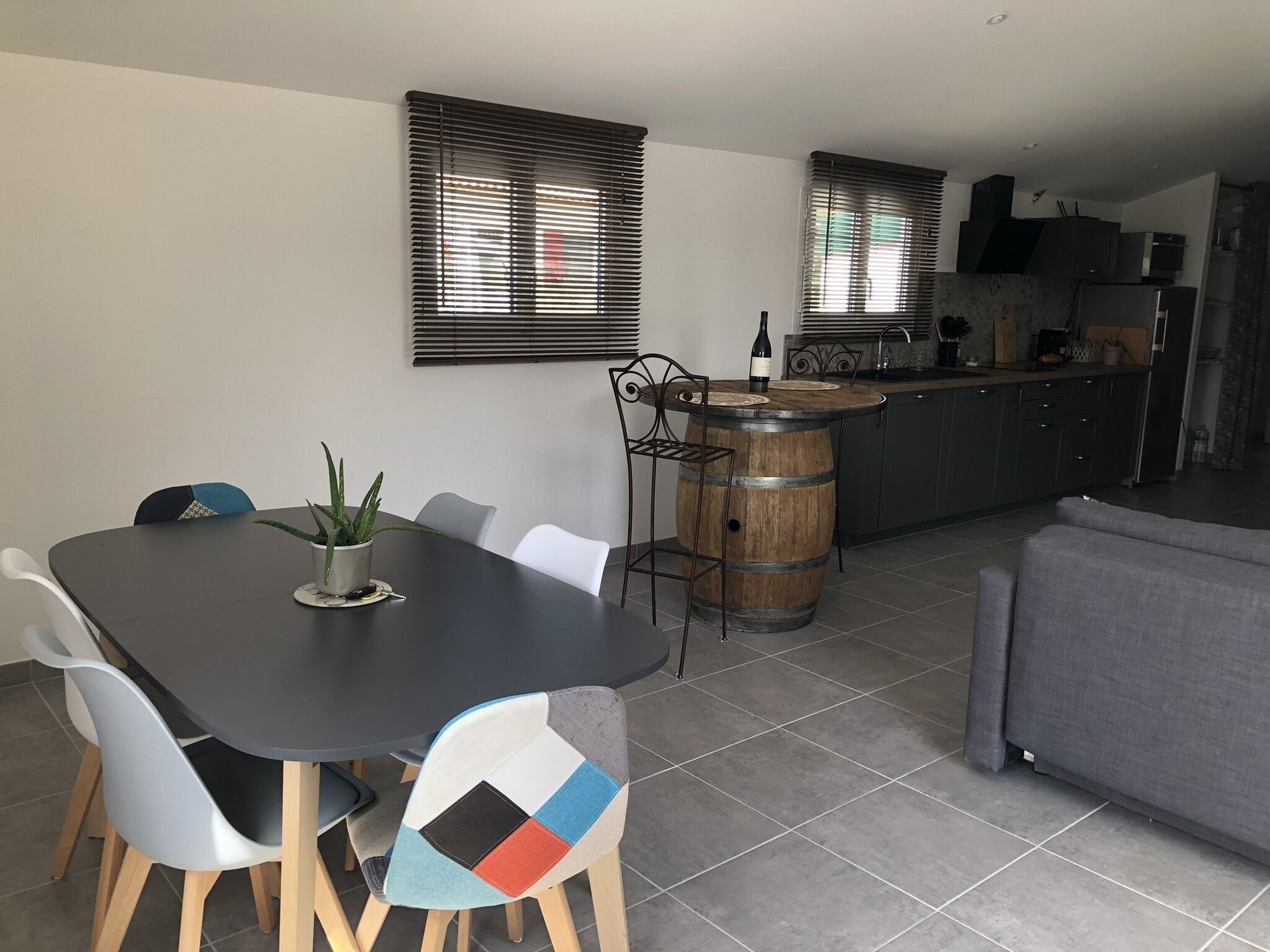 Cottage between sea and scrubland