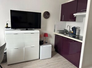 Fridge, microwave, coffee/tea maker, toaster