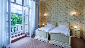 Standard-dobbeltværelse - balkon | Minibar, pengeskab på værelset, individuelt design, skrivebord