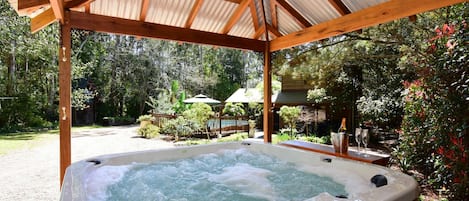 Baignoire à remous extérieure