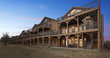 First Floor 3 BR Condo, Northern Bay Golf Course by RedAwning