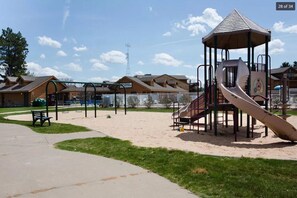 Condo, 3 habitaciones | Área infantil