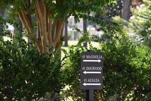 A directional sign with arrows pointing to Magnolia, Dogwood, and Azalea. - 2302 2 Bedroom Villa by RedAwning (Calabash)