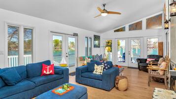 Smart TV, fireplace, ping pong, books