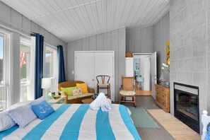 6 bedrooms, in-room safe, iron/ironing board, travel cot