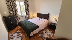 3 bedrooms, iron/ironing board, travel crib, free WiFi