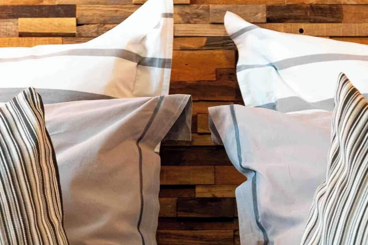 Leilighet – superior, 1 queensize-seng med sovesofa, ikke-røyk, anneks (L'Atelier) | Sengetøy av topp kvalitet, skrivebord og strykejern/-brett