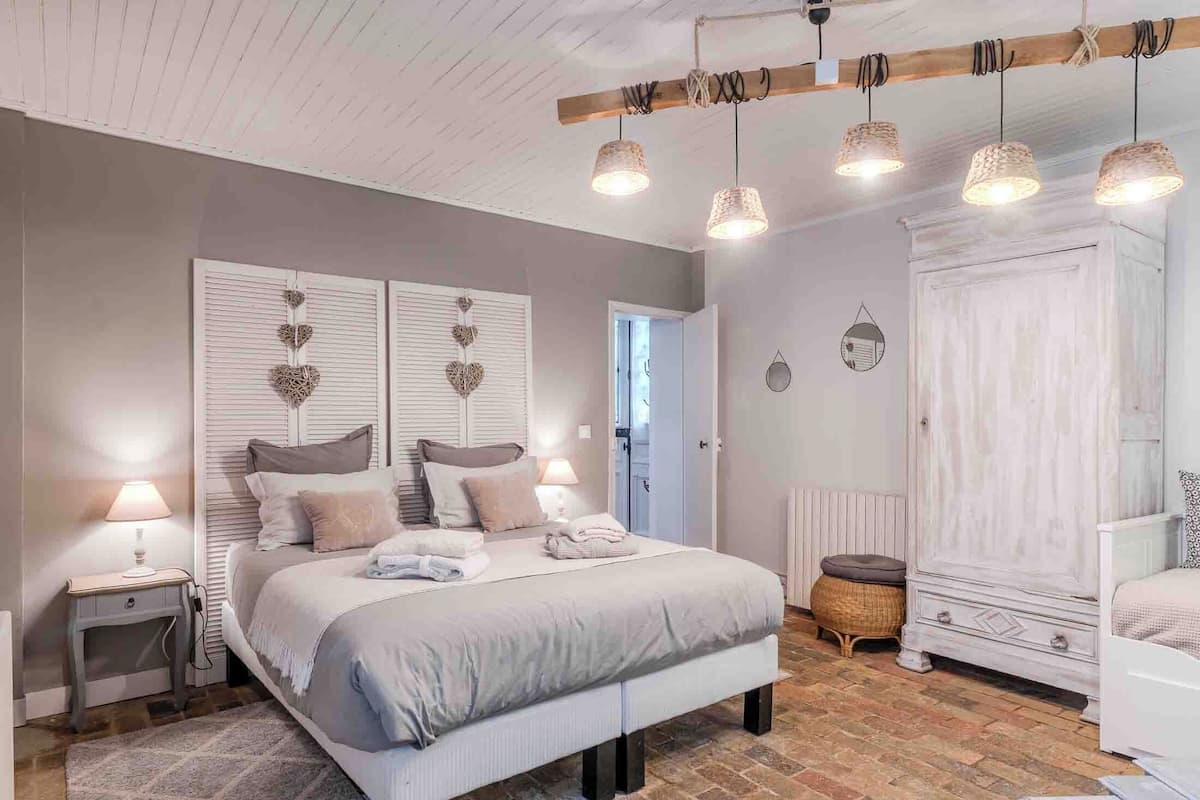 1 bedroom, premium bedding, individually decorated