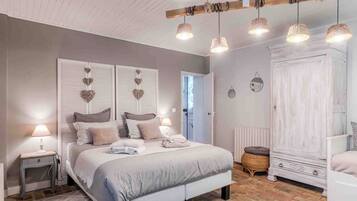 Premium bedding, individually decorated, individually furnished, desk