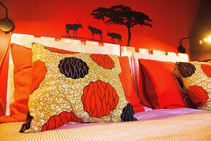 Africaine/ Chambre prémium double à triple avec balcon | 1 chambre, literie de qualité supérieure, décoration personnalisée