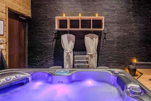 Deep-tissue massages, Swedish massages, prenatal massages, Thai massages