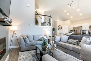 Smart TV - Last Minute Disney Getaway! Private Pool, Hot Tub & Game Room. Book Now! #39064 (Orlando)