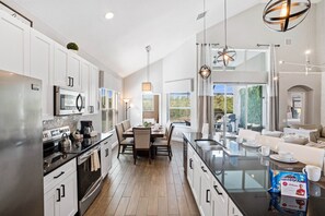 Fridge, microwave, oven, stovetop - Last Minute Disney Getaway! Private Pool, Hot Tub & Game Room. Book Now! #39064 (Orlando)