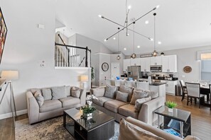 Smart TV - Last Minute Disney Getaway! Private Pool, Hot Tub & Game Room. Book Now! #39064 (Orlando)