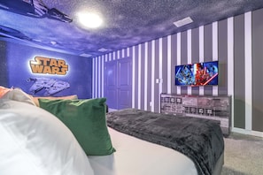 9 bedrooms, iron/ironing board, WiFi, bed sheets