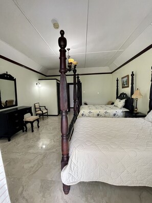 Luxury Studio Suite | Premium bedding, individually furnished, bed sheets - Starlight Chalet (Silver Hill Gap)