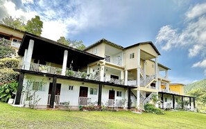 Front of property - Starlight Chalet (Silver Hill Gap)