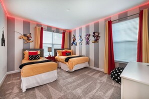 5 bedrooms, iron/ironing board, WiFi, bed sheets