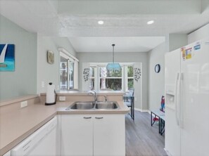Dishwasher, cookware/dishes/utensils