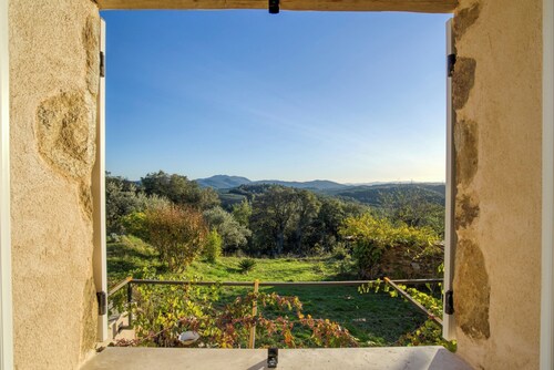 Cosy ALL NEW cottage with swimming pool-