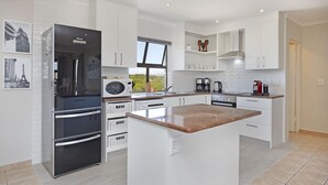 منزل (3 Bedrooms) | مطبخ خاص | غلّاية كهربائية