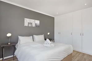House (3 Bedrooms) - Island View 35 (Cape Town)