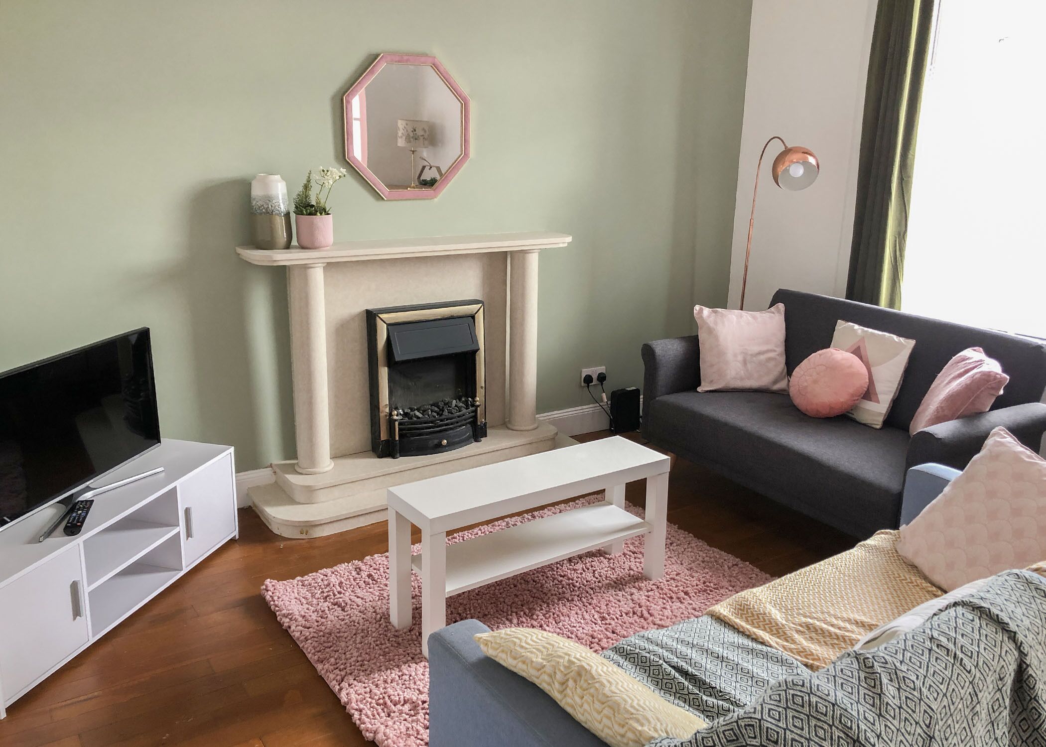 3 Minutes from Loch Lomond,  dog friendly.