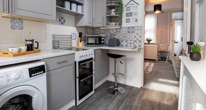 Central cosy home 5 minutes walk from Shrewsbury - Pass the Keys